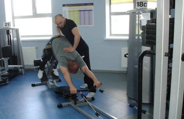 Lecciones deportivas de medios para la osteocondrosis de la columna lumbar