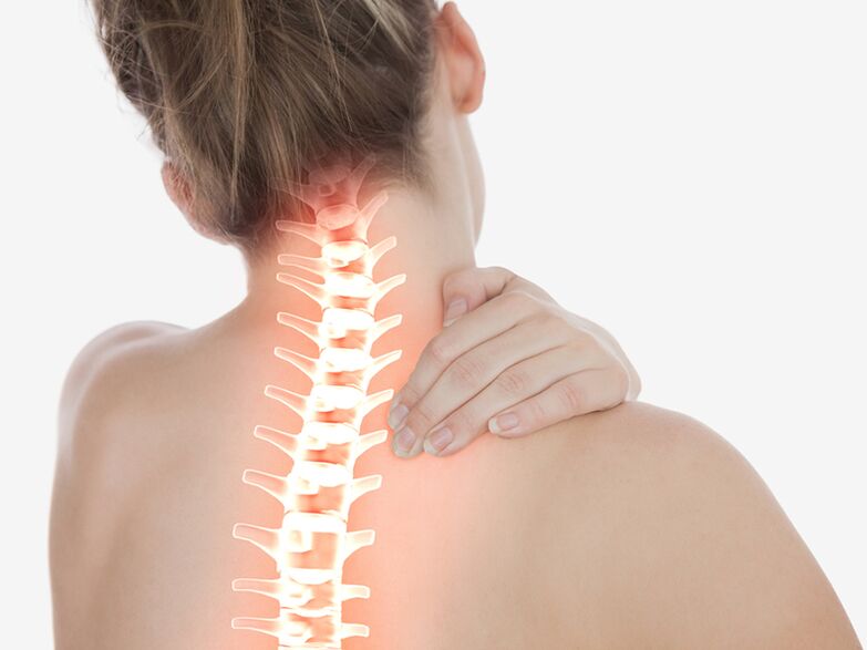 La osteocondrosis cervical se manifiesta como un dolor sordo o punzante.