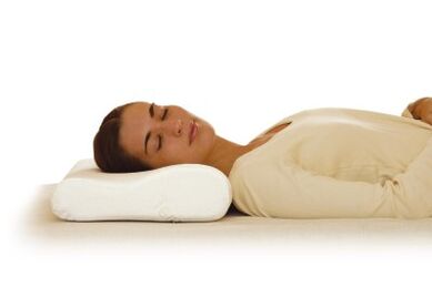 Tiene sentido que los pacientes con osteocondrosis cervical duerman sobre una almohada ortopédica.