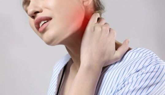 Dolor de cuello debido a osteocondrosis.