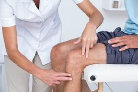 Examen físico de la rodilla para diagnosticar la osteoartritis. 