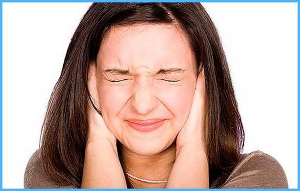 El ruido en la cabeza de una mujer es uno de los signos de la osteocondrosis cervical